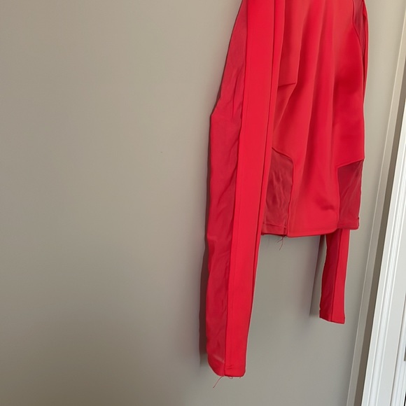 Crop Top Mesh sleeve - Picture 3 of 11